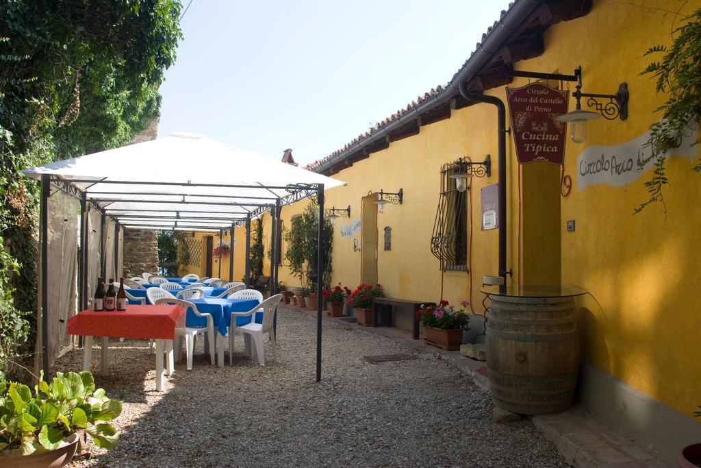Arco Dei Nobili Bed & Breakfast Monforte dʼAlba Exterior foto