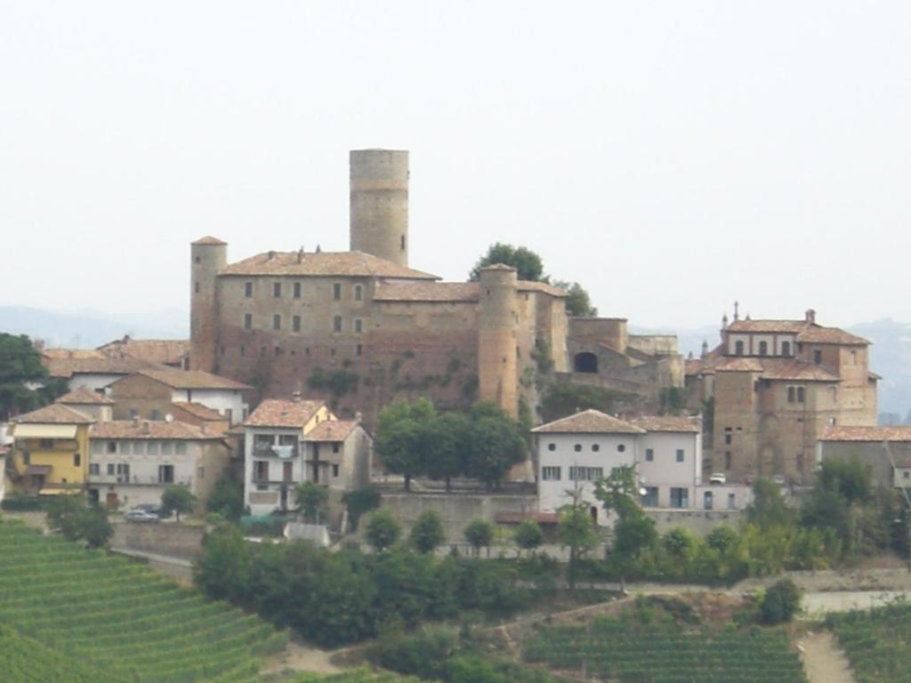 Arco Dei Nobili Bed & Breakfast Monforte dʼAlba Exterior foto